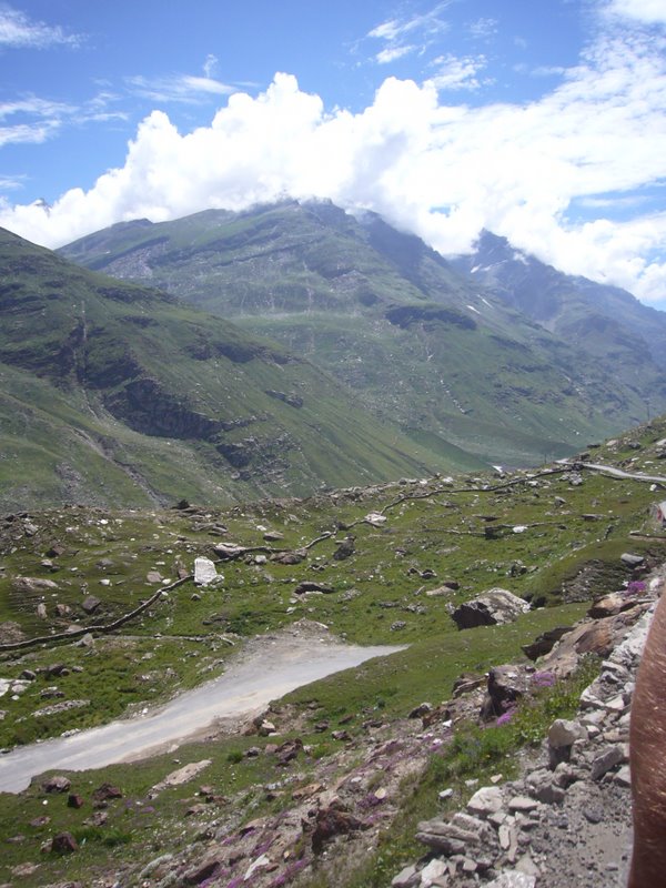 The road winds upwards as we approach Rotang pass and the clouds.